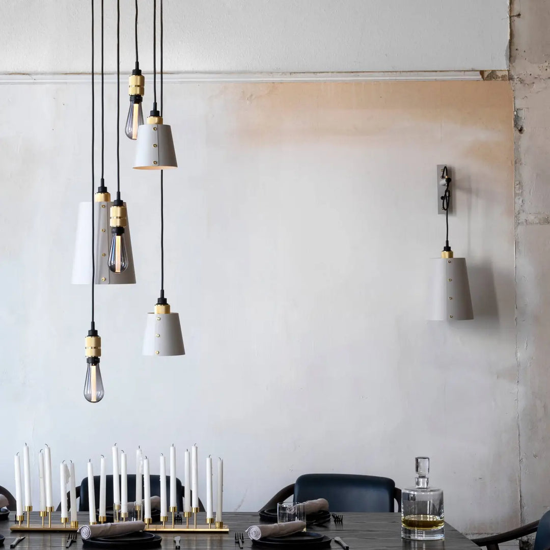 Suspension Hooked 6.0 coloris pierre en laiton dans un intérieur #couleur_dor