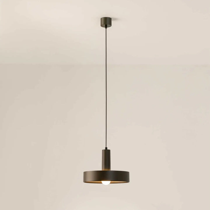 Vue de la suspension Keops en aluminium gris brun