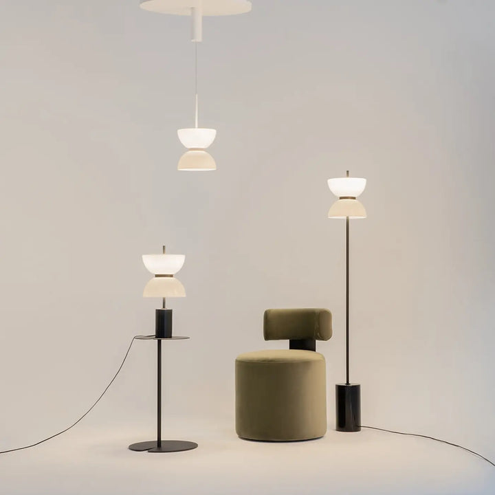 Suspension kyoto avec globe opalin en verre opalin et structure métal noir minimaliste moderne