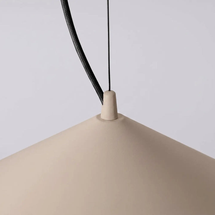 Suspension FINT taupe détail de la fixation de l'abat-jour
