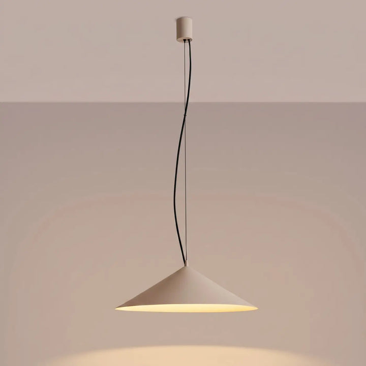 Suspension FINT taupe allumée, lumière vers le bas