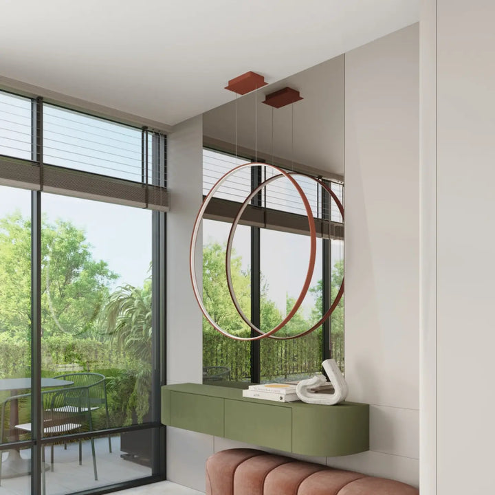 Suspension anneau RIO ocre rouge au-dessus d'une coiffeuse