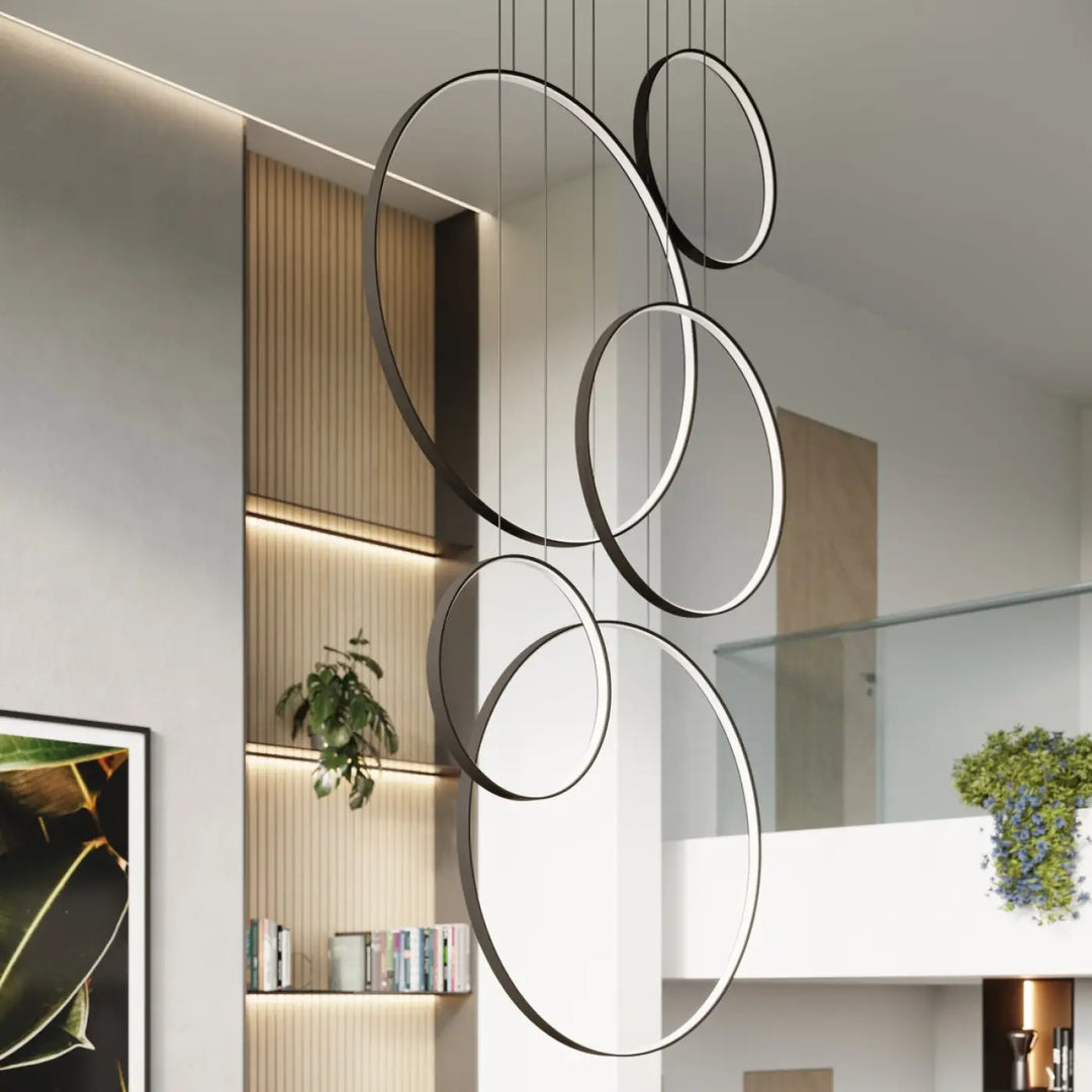 Suspension anneau RIO noir dans un intérieur contemporain