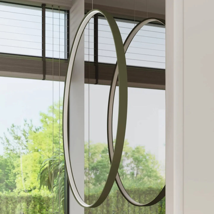 Suspension anneau RIO vert olive dans un intérieur contemporain