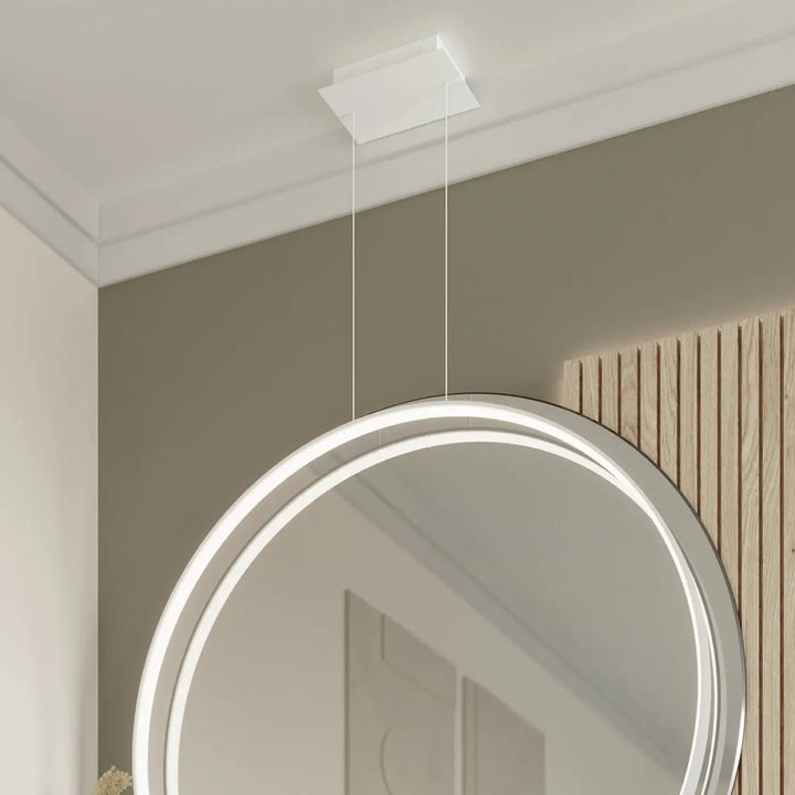 Suspension anneau RIO blanc dans un intérieur contemporain
