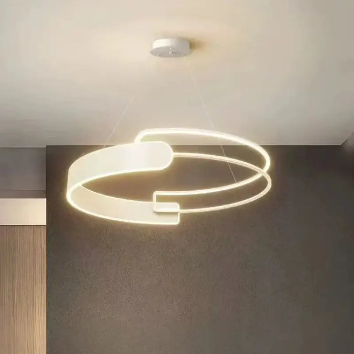 Suspension LED anneaux entrelacés design futuriste et épuré

