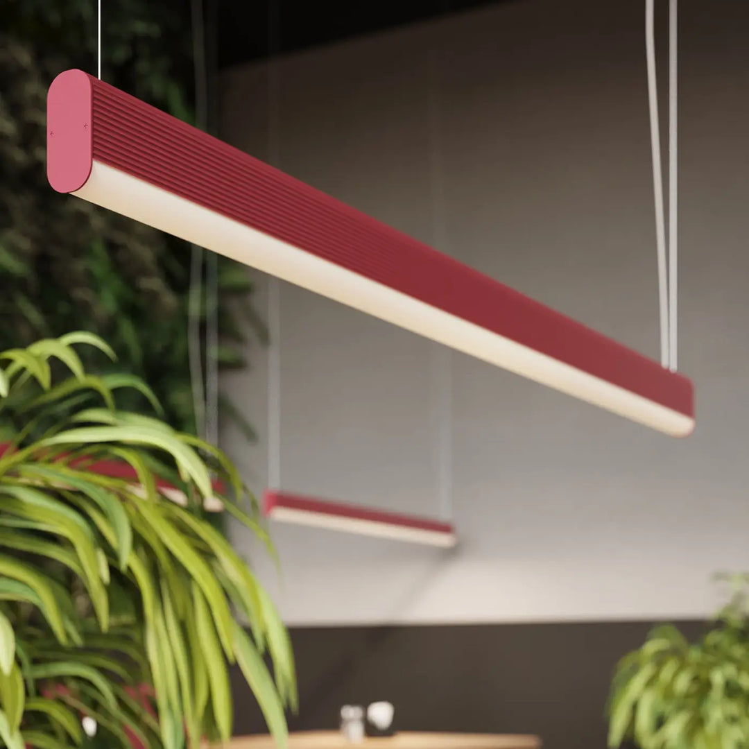 Suspension FARGE rose dans un intérieur, vue rapprochée