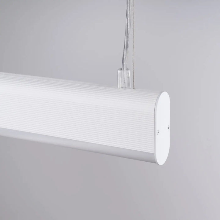 Suspension FARGE blanc allumée, vue rapprochée