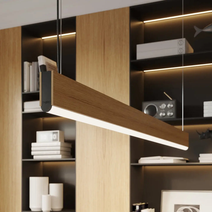 Suspension LYKKE chêne vue rapprochée dans un intérieur