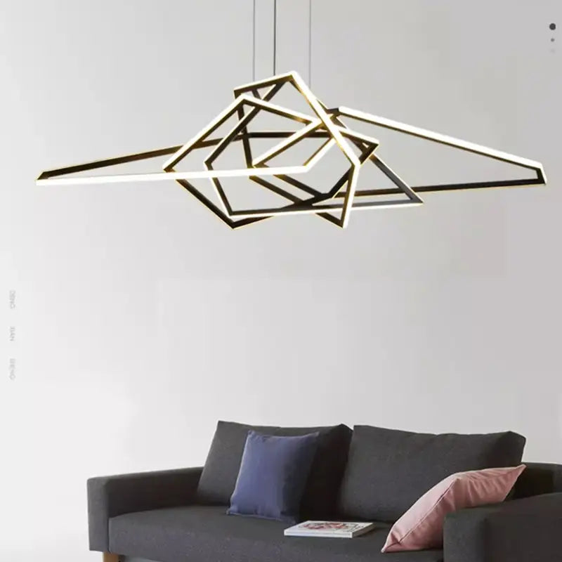 Suspension LED Dorée Design Géométrique Pour Salon Moderne