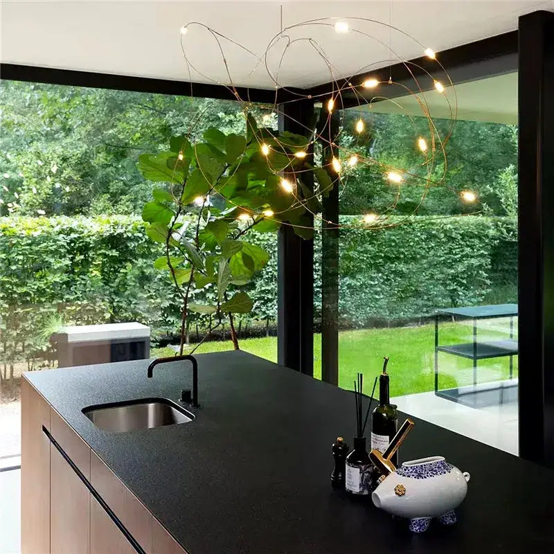 Suspension LED Fil Lumineux Design Aérien Moderne et Sculptural