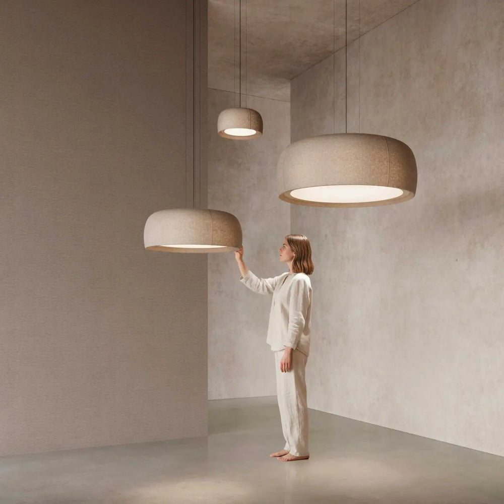 Suspension Gong en tissu crème dans un intérieur