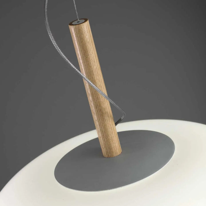 Détail de la suspension Ilargi en bois clair #couleur_bois_clair