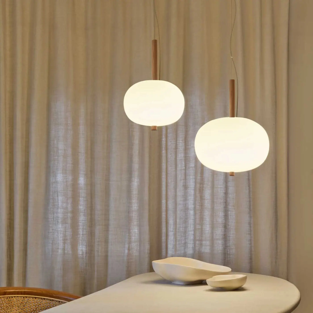 Ambiance chaleureuse avec la suspension Ilargi en bois clair #couleur_bois_clair