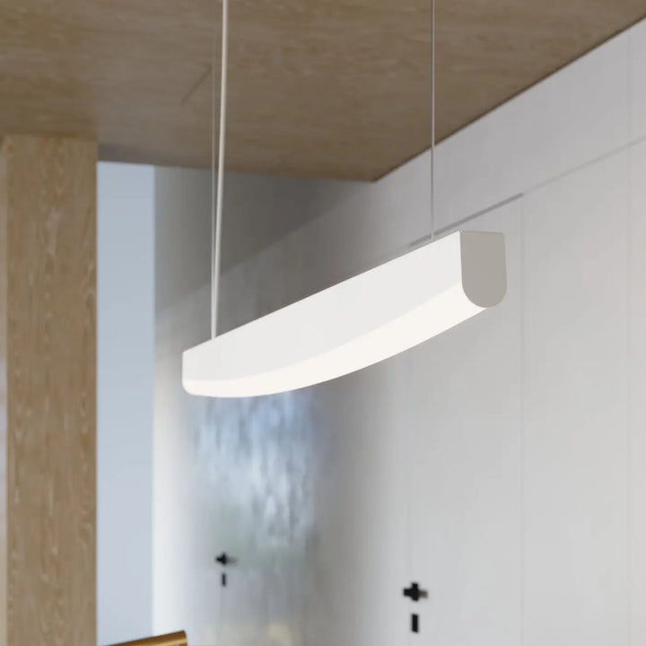 Suspension JORUN blanc dans un intérieur, vue rapprochée