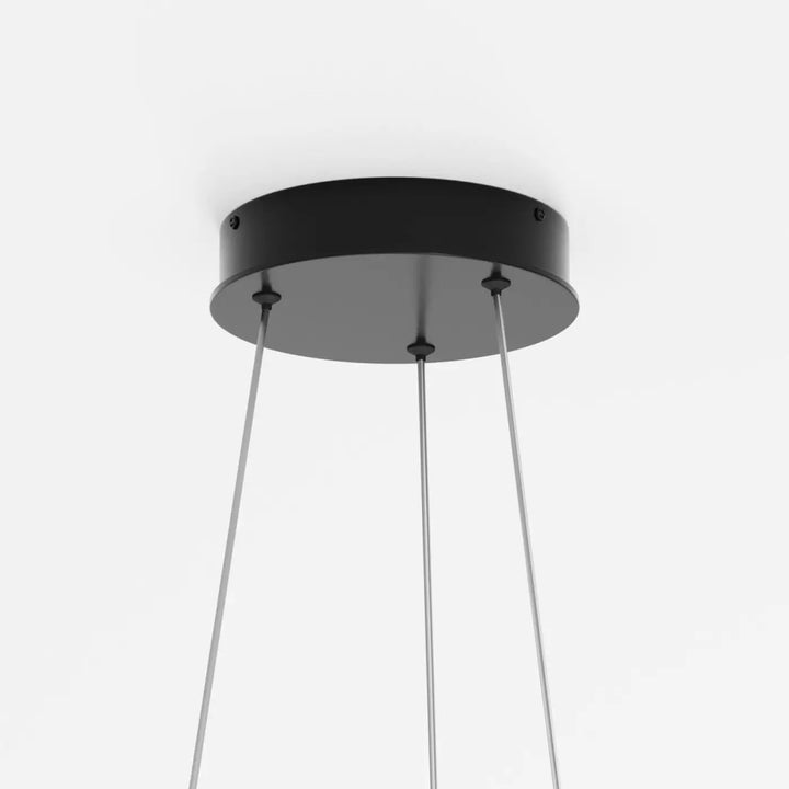 Luminaire suspension led rim noir avec trois tiges métalliques fines pour un éclairage moderne suspendu