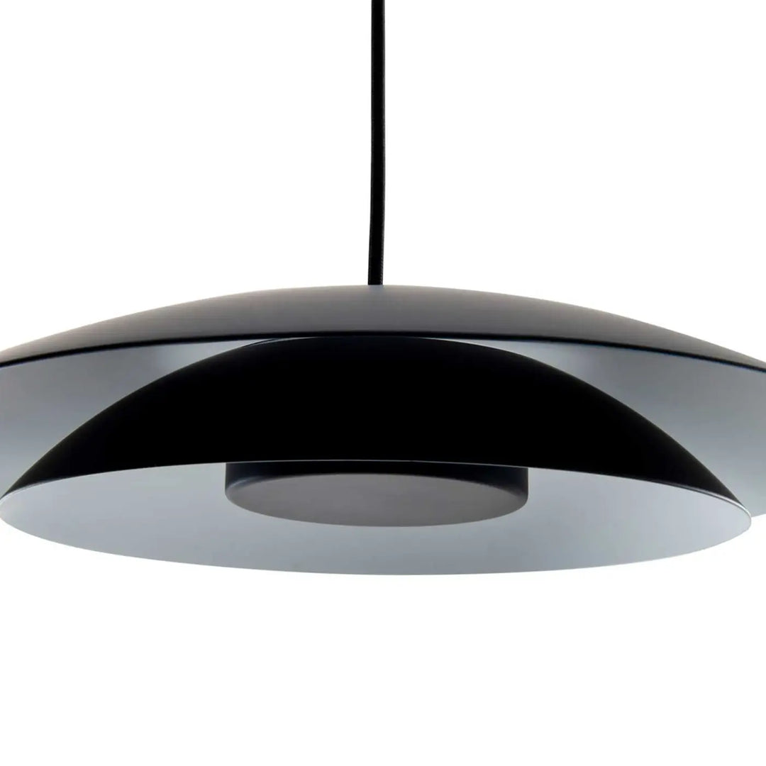 Gros plan sur la suspension Noway noire #couleur_noir