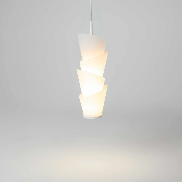 Suspension luminaire seoul cylindre opalin avec segments en verre opalin blanc diffusant une lumière douce chaleureuse