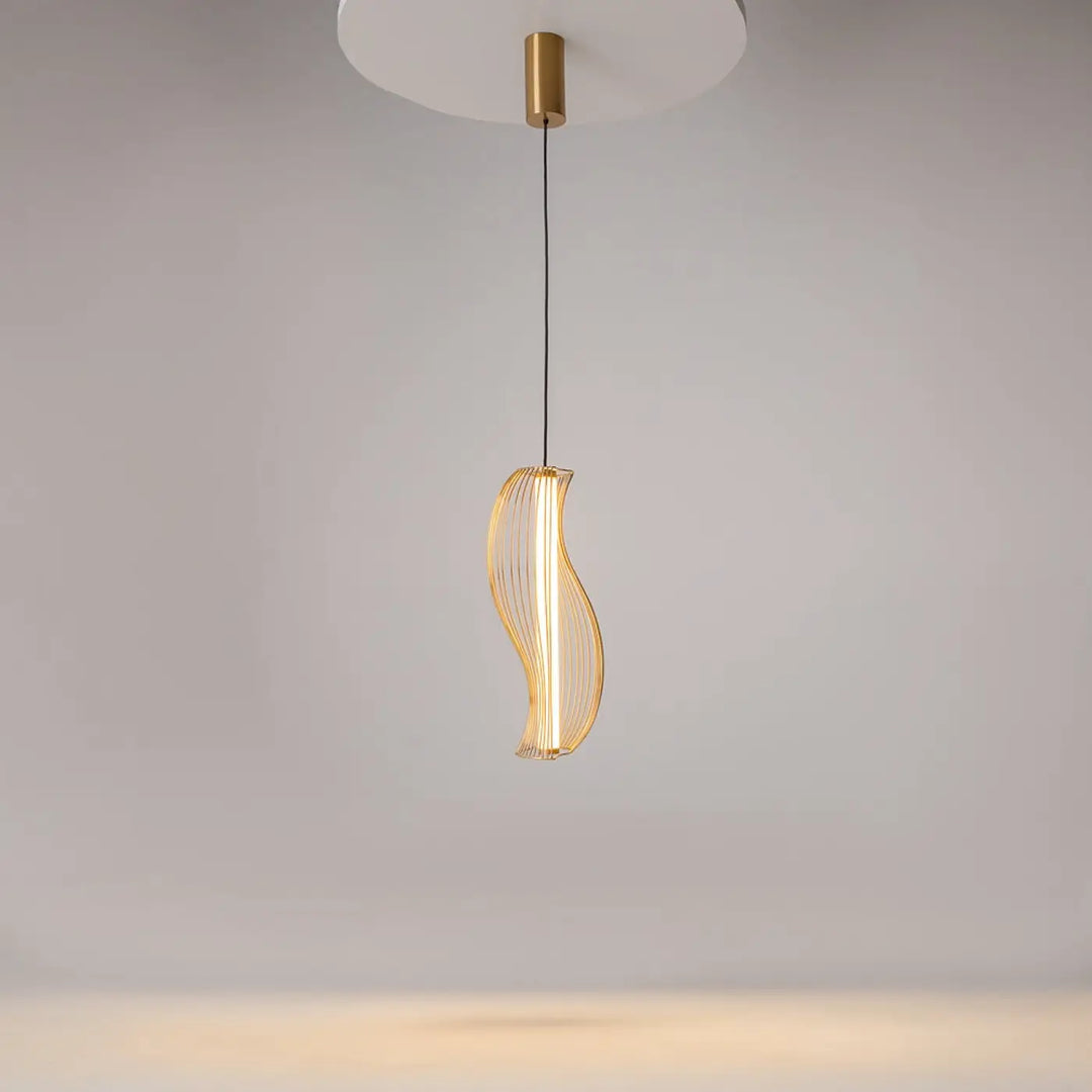 Suspension luminaire shadows of the past avec design en fil doré et tube lumineux en forme donde moderne et élégant