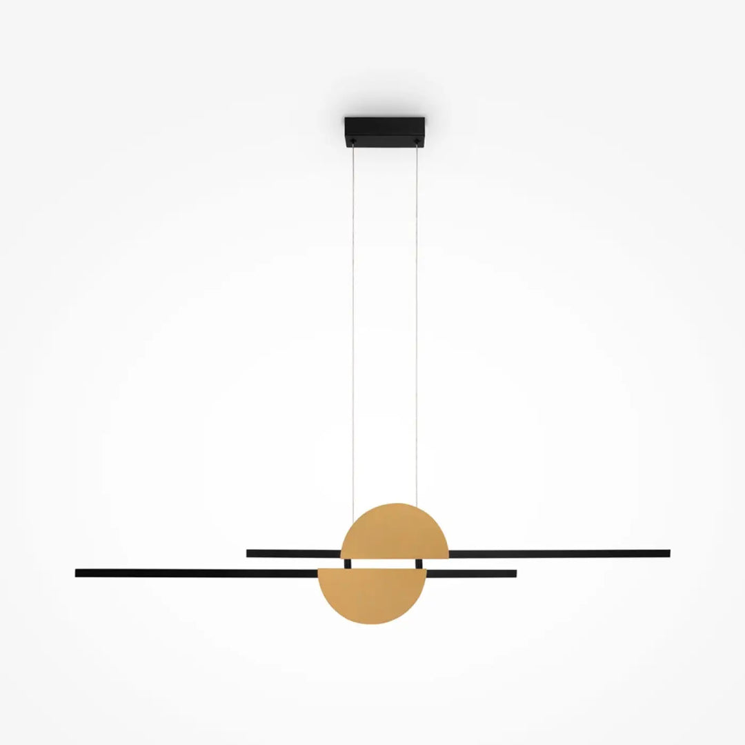 Suspension led skyline linéaire avec monture noire rectangulaire, barres noires croisées et élément doré semi-circulaire