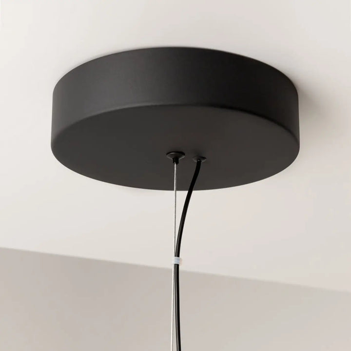 Suspension luminaire tau en acier noir avec finition mate minimaliste pour éclairage led au-dessus d’une pièce