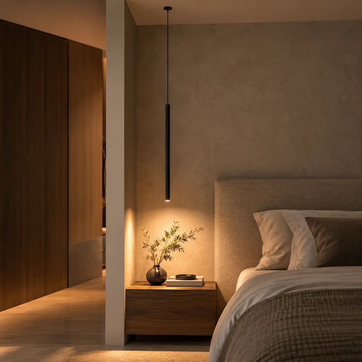 Suspension luminaire tubs modular en aluminium noir avec mini rosace encastrée et suspension led à lumière chaude