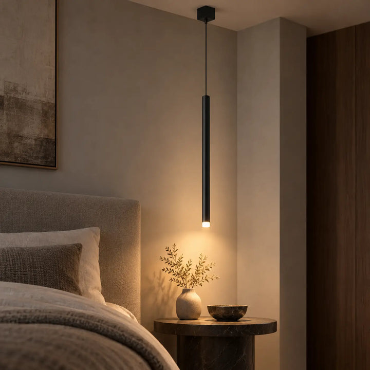 Suspension luminaire tubs modular en aluminium noir avec mini rosace encastrée et suspension led à éclairage chaud