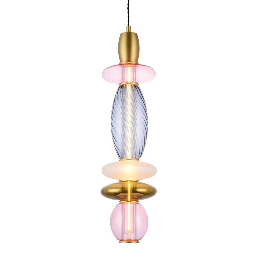 Suspension luminaire léonor verticale avec éléments en verre empilés rose doux et bleu translucide et accents métal doré