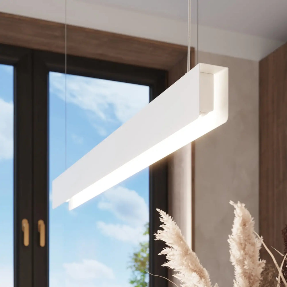 Suspension Luminaire blanc allumée, vue rapprochée