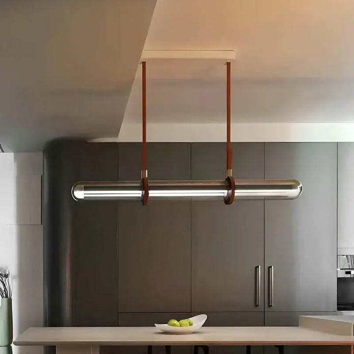 Suspension longue en cuir et verre au style moderne et élégant
