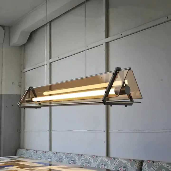 Suspension Longue Industrielle Avec Éclairage Intégré

