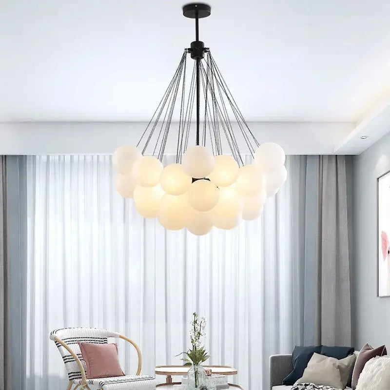 Suspension luminaire avec 37 boules blanches pour chambre moderne

