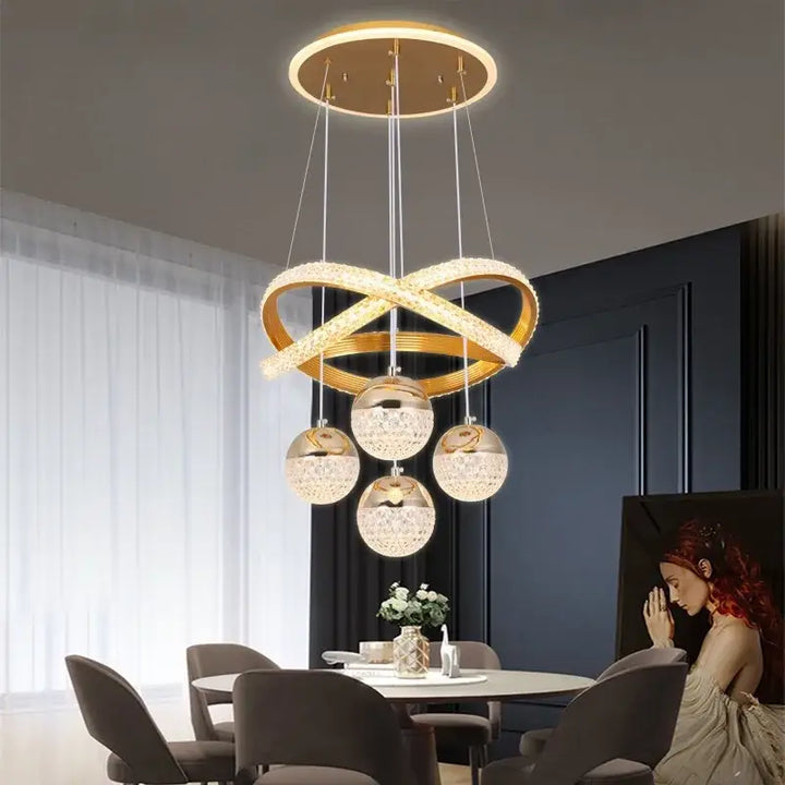 Suspension luminaire avec anneaux entrelacés

