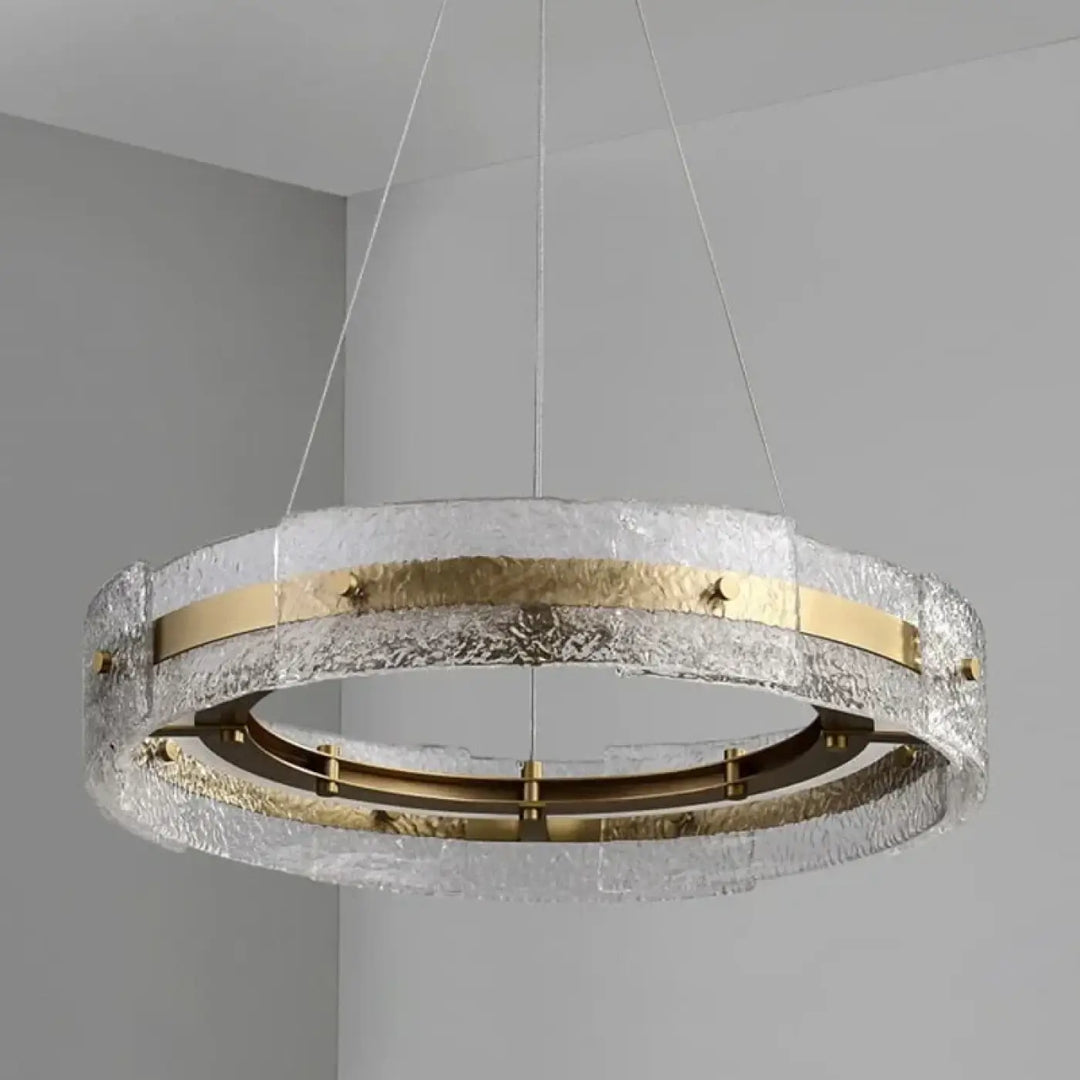 Suspension luminaire diamara avec anneaux flottants en verre dépoli texturé et accents en laiton poli pour décoration intérieure