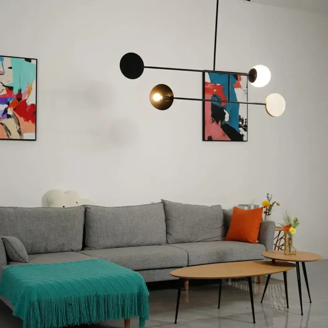 Suspension luminaire mondro en forme sphérique noire et dorée au design minimaliste, luminaire artistique aux finitions élégantes