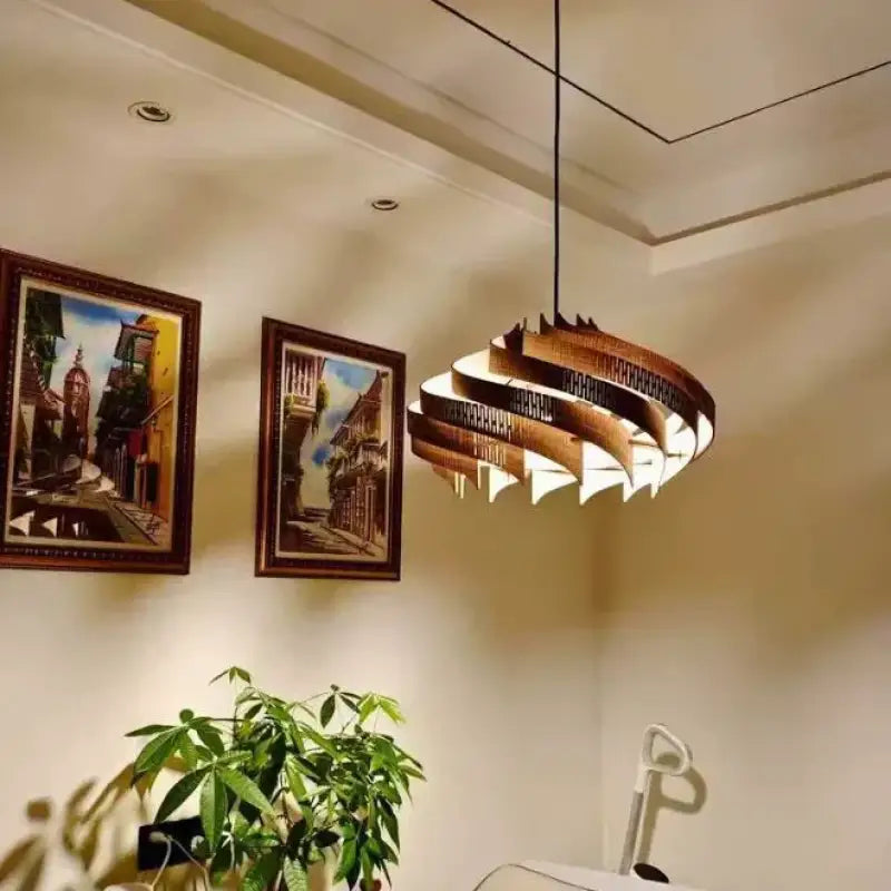 Suspension artistique en bois naturel design chaleureux