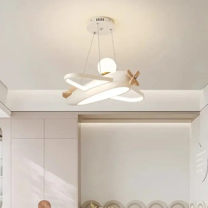 Suspension luminaire en forme d'avion pour chambre d'enfant

