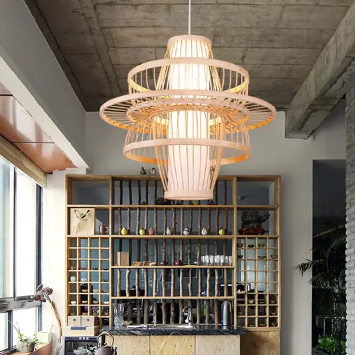 Suspension luminaire en bambou au design moderne et sculptural

