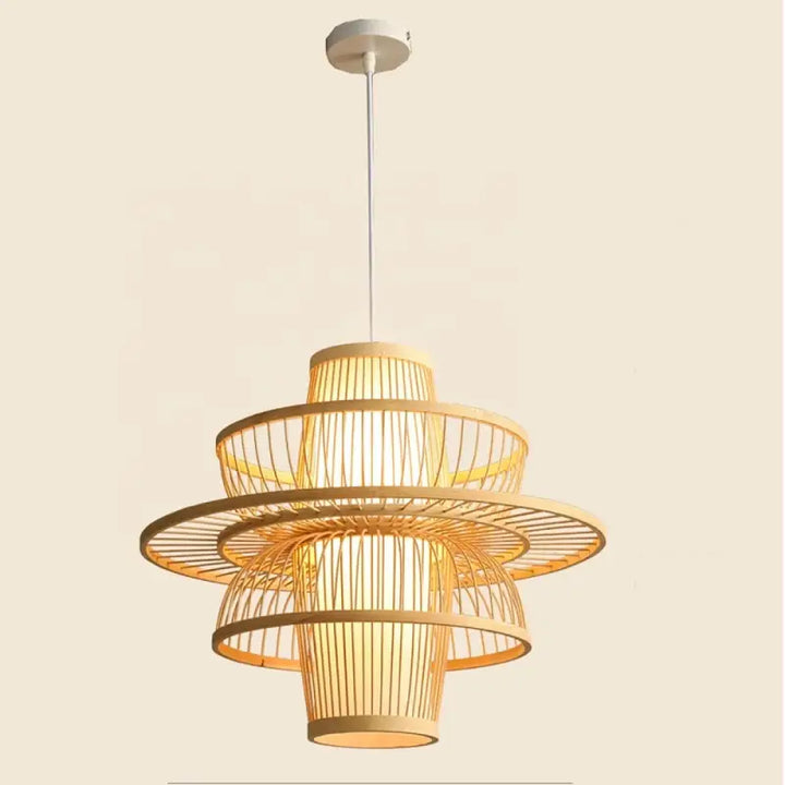 Suspension luminaire en bambou au design moderne et sculptural

