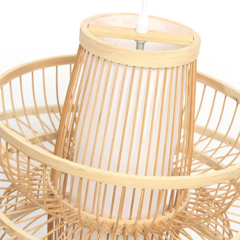 Suspension luminaire en bambou au design moderne et sculptural


