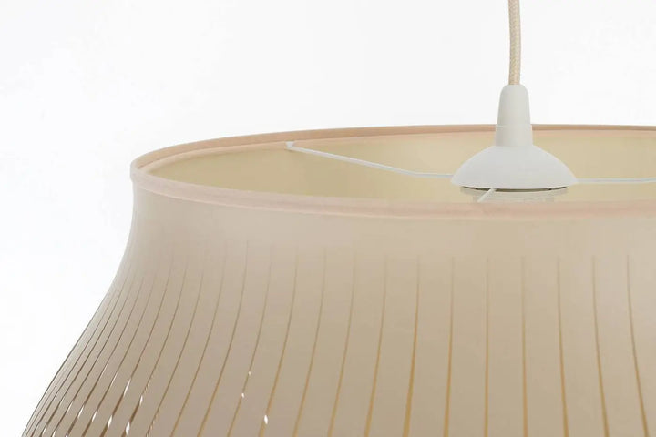 Suspension luminaire oblo beige avec abat-jour en tissu plissé beige et fixation en céramique blanche pour lumière intérieure
