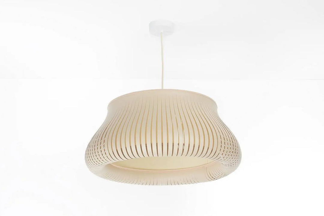 Suspension luminaire oblo beige en beige crème avec un design moderne et nervuré offrant un éclairage élégant