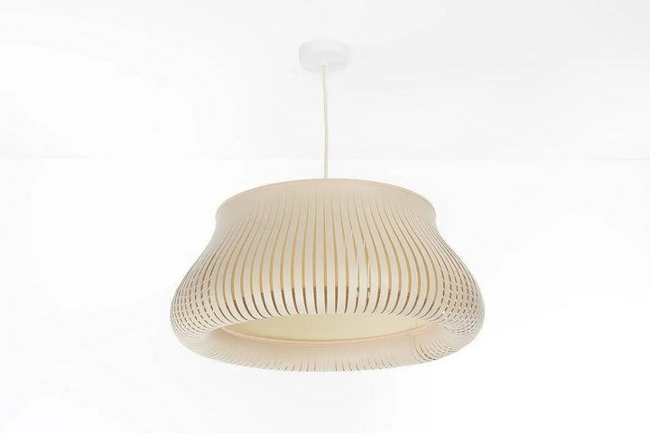 Suspension luminaire oblo beige en beige crème avec un design moderne et nervuré offrant un éclairage élégant