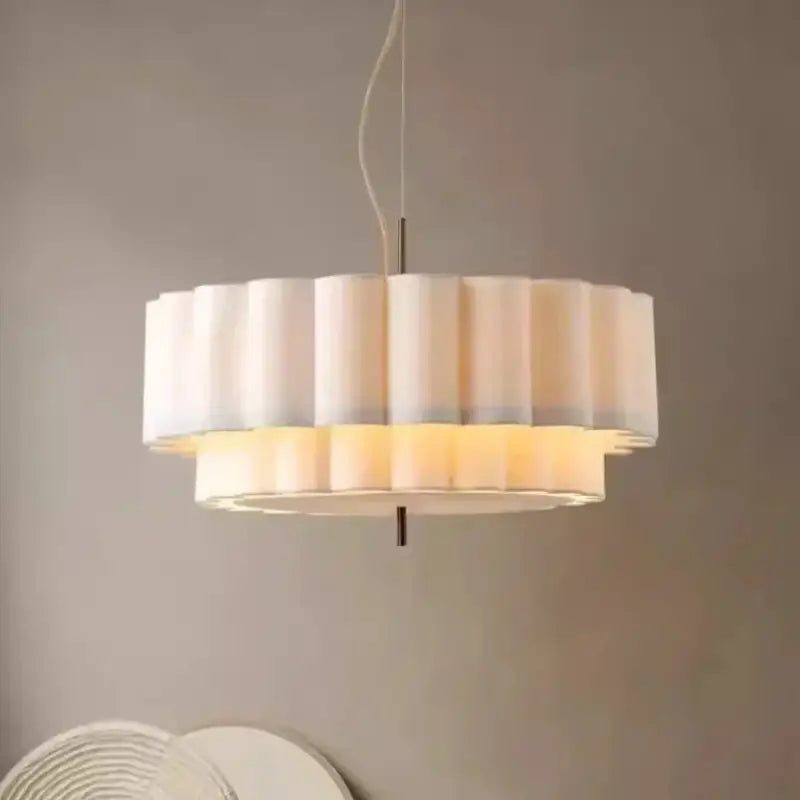 Suspension luminaire blanc crème en forme de cannelé moderne

