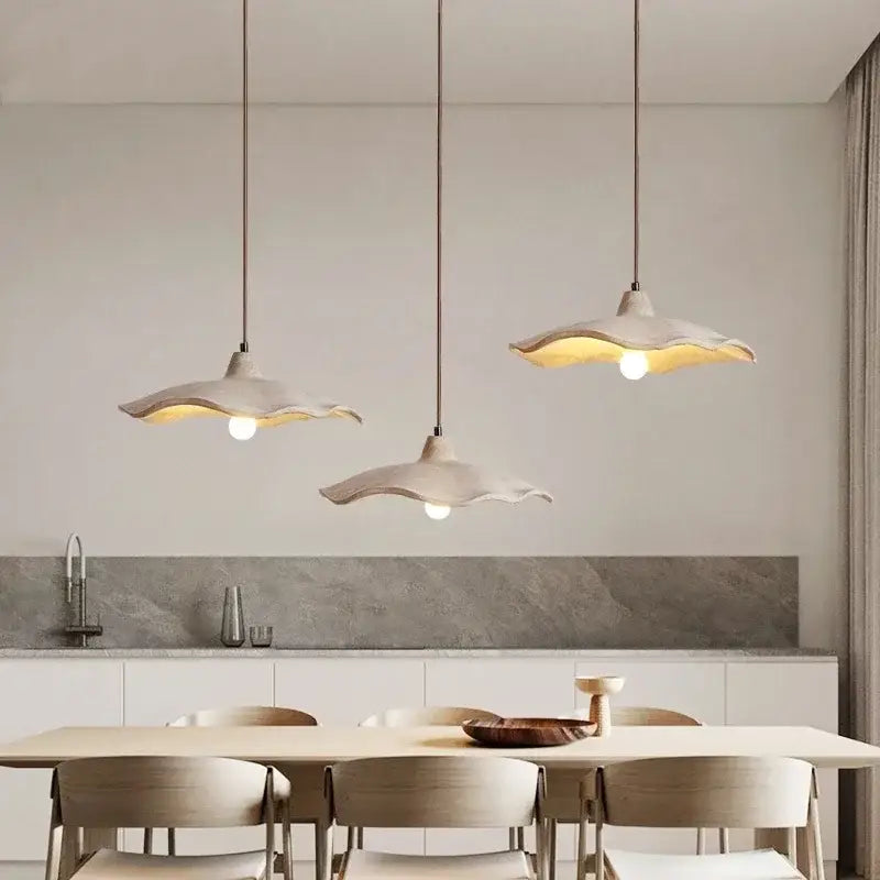 Suspension luminaire blanche avec abat jour plat pour cuisine

