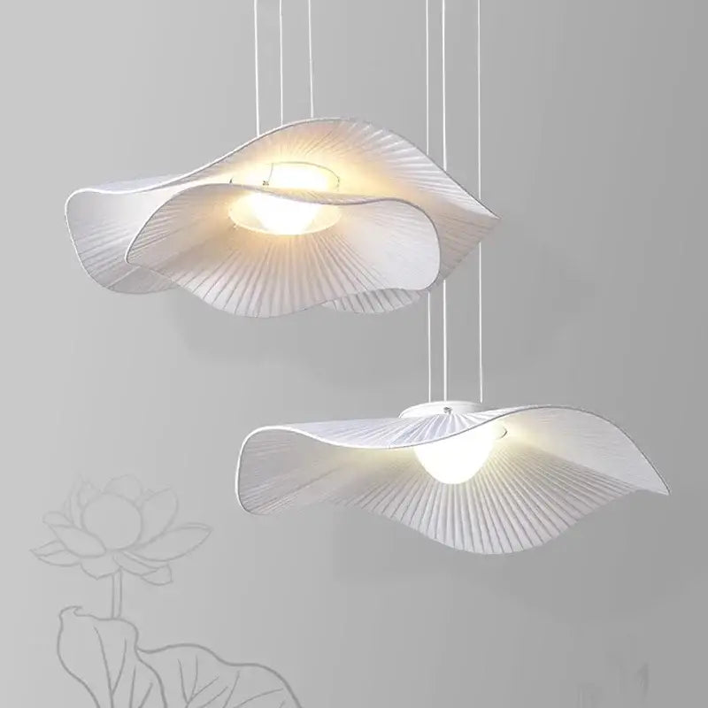 Suspension luminaire blanche avec deux abats jours courbés

