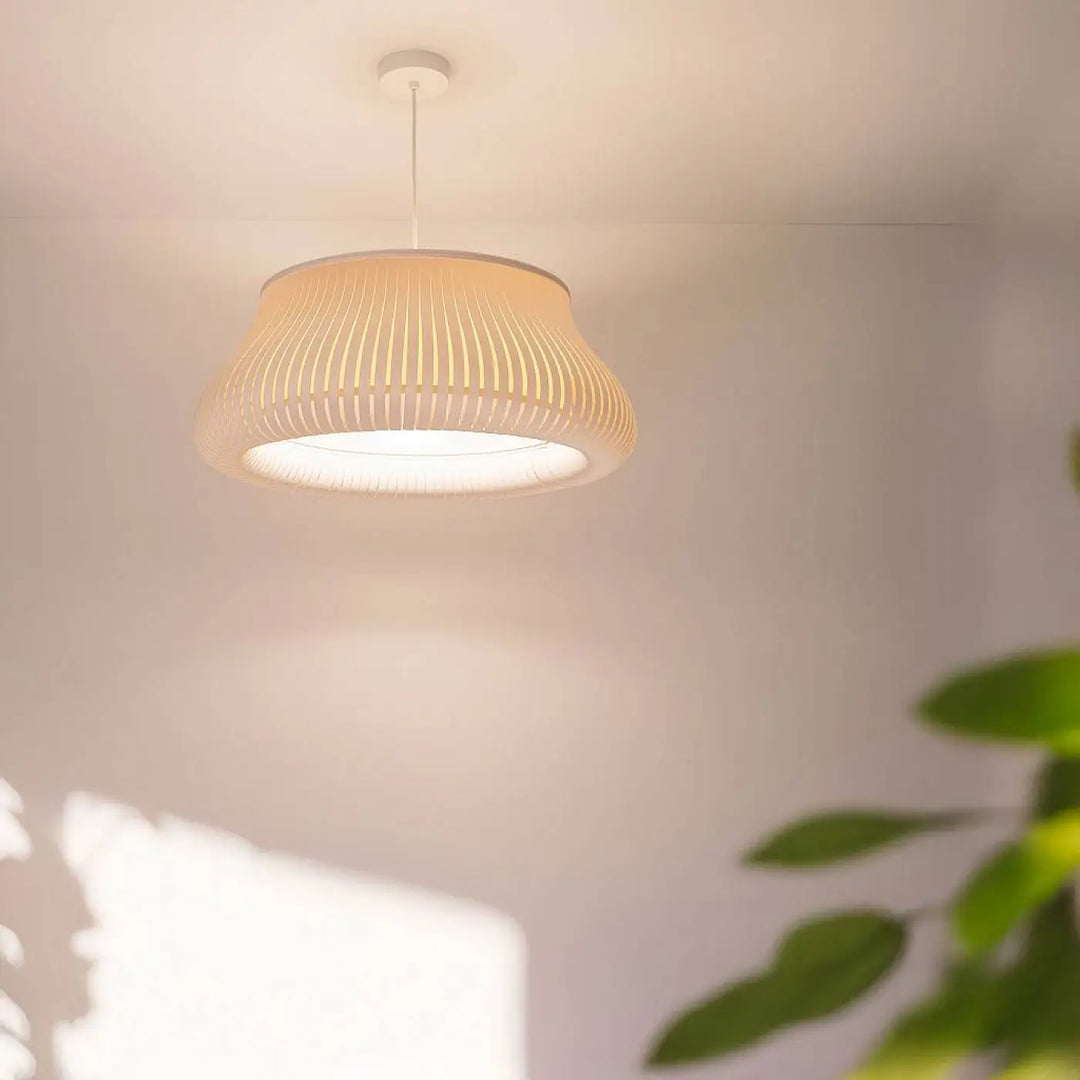 Suspension luminaire oblo blanc crème avec abat-jour en tissu côtelé off-white et fixation plafond blanche moderne