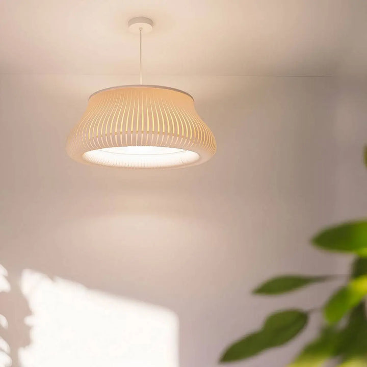 Suspension luminaire oblo blanc crème avec abat-jour en tissu côtelé off-white et fixation plafond blanche moderne
