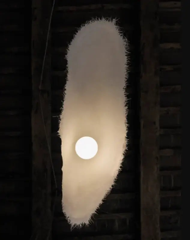 Suspension luminaire blanche haut de gamme au design original

