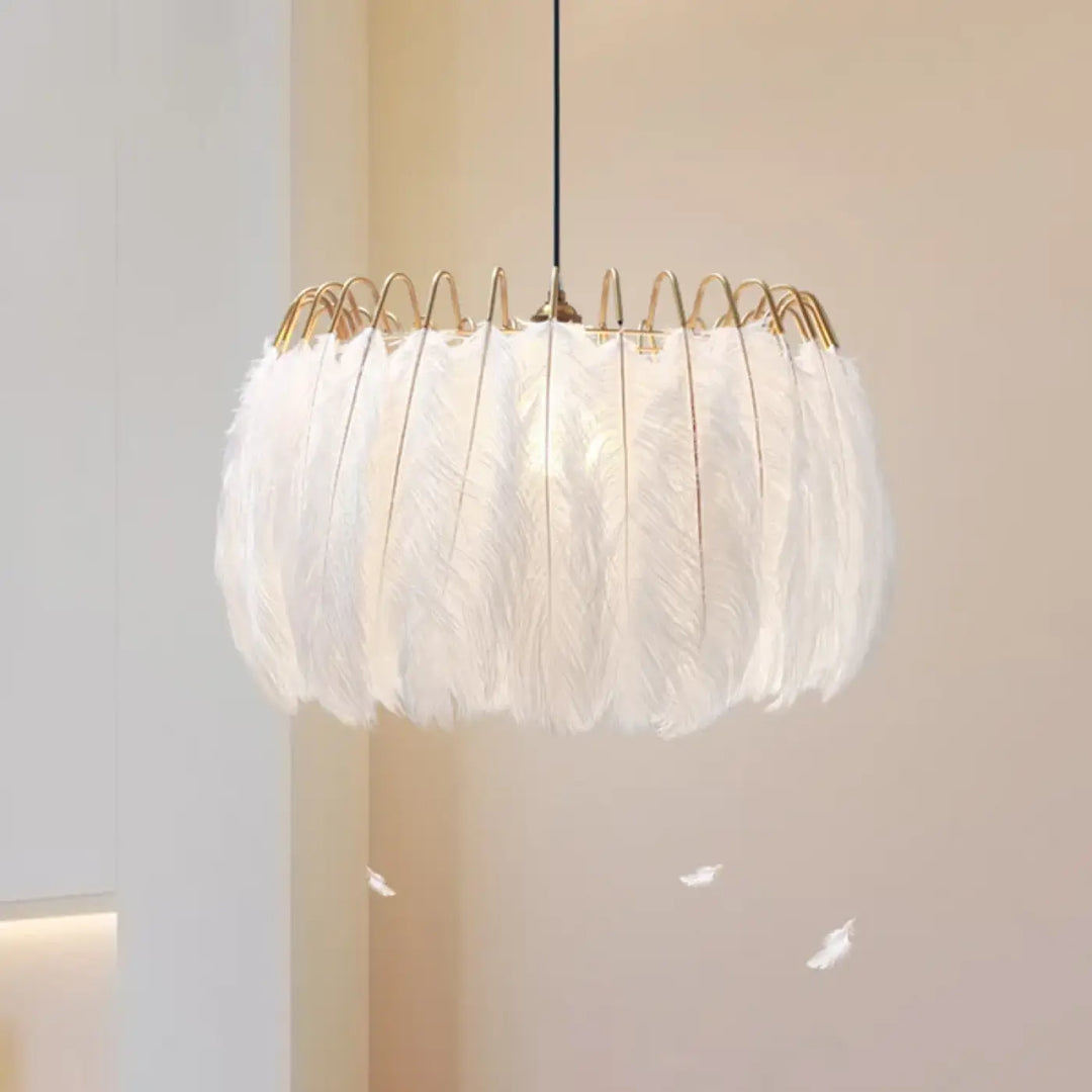 Suspension blanche à plumes style art déco élégance